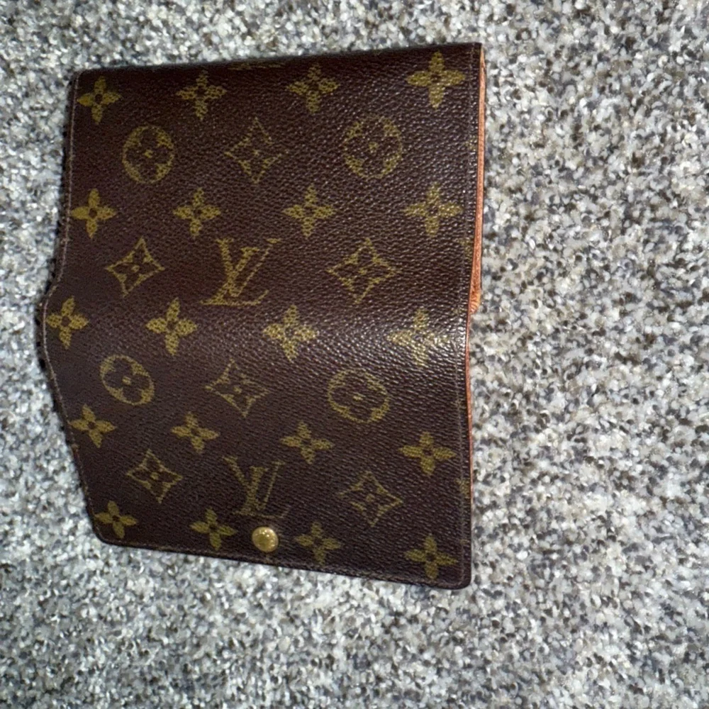 Louis Vuitton fold monogram wallet and luggage tag bundle - Picture 8 of 12